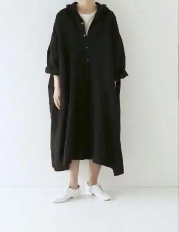 네스트로브 린넨 레이스 오픈 카라 원피스 블랙