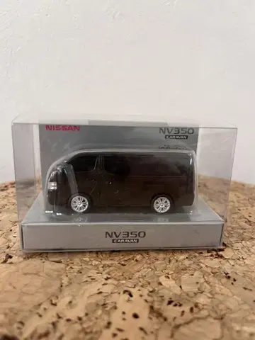 Nissan NV350 Caravan 미니카 블랙