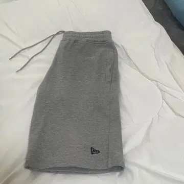 뉴에라 맨투맨 하프 팬츠