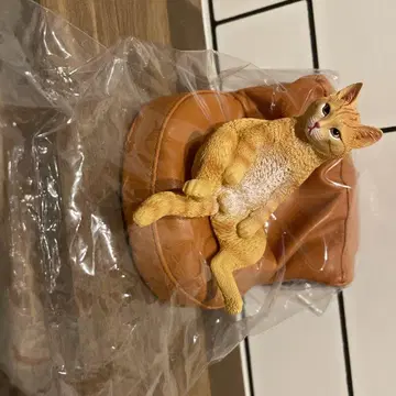 고양이 소파 피규어