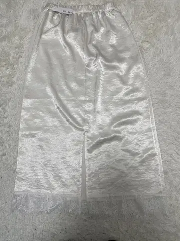 화이트 새틴 롱 스커트 레이스