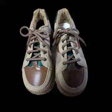 새상품 여성용 스니커즈 25cm