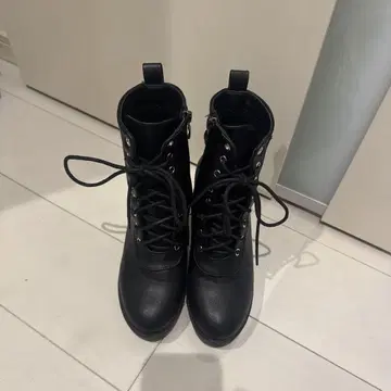 블랙 레이스업 부츠 하이 힐