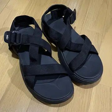 MEI 블랙 샌들 크로스 스트랩