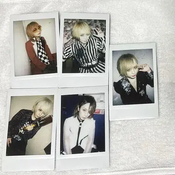 ACME CHISA 씨 폴라로이드