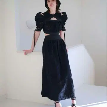 snidel 스위칭 데콜테 오픈 원피스