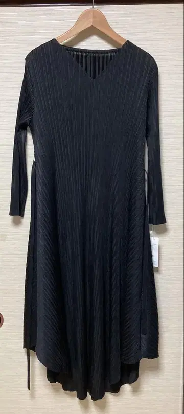 아르테소아 블랙 플리츠 긴팔 원피스 M~L 미사용 택 포함