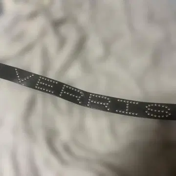 verris 스터드가 달린 블랙 벨트