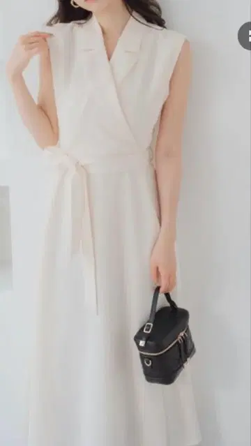 미슈마슈 테일러드 칼라 플레어 원피스