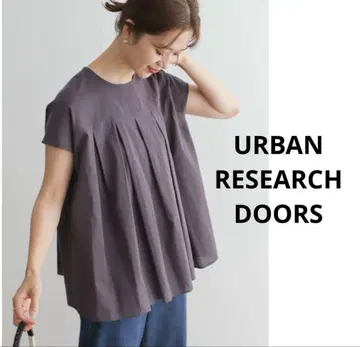 URBAN RESEARCH DOORS 프렌치 슬리브 턱 블라우스