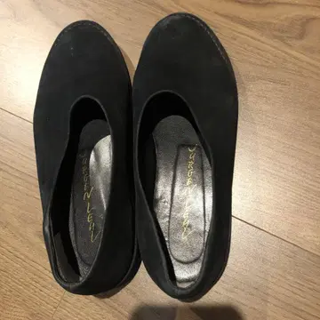 블랙 플랫 슈즈