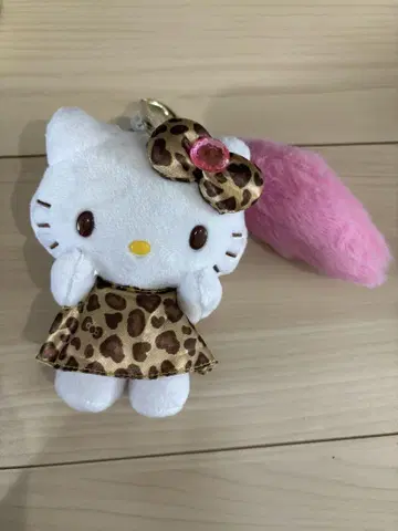 헬로키티 레오파드 무늬 드레스 키링