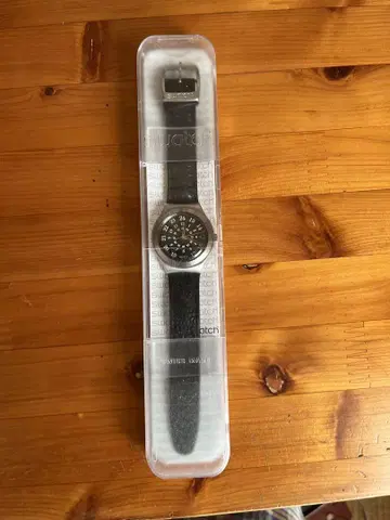 Swatch 아날로그 시계 블랙 가죽