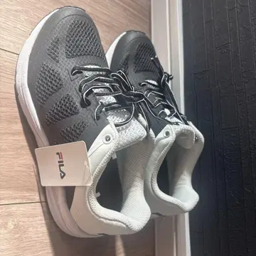 미사용 새상품 휠라 스니커즈 23cm