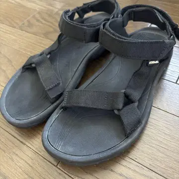 Teva 블랙 스포츠 샌들
