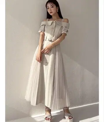 오프 숄더 플리츠 원피스