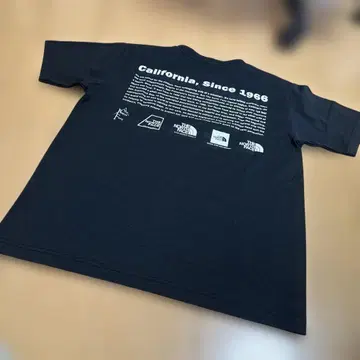 The North Face 블랙 티셔츠