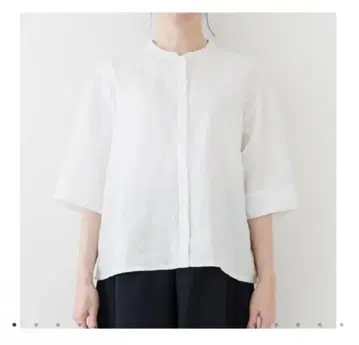 클레어 델리스 린넨 밴드 카라 6부 소매 블라우스 택 포함