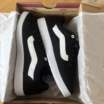 VANS 블랙/화이트 스니커즈