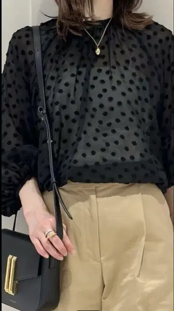 투모로우랜드 ballsey 도트 플라워 자카드 개더 풀오버