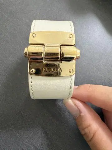 FURLA 훌라 가죽 뱅글 팔찌
