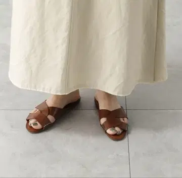 코르소 로마 노베 천연 가죽 크로스 플랫 샌들 가죽