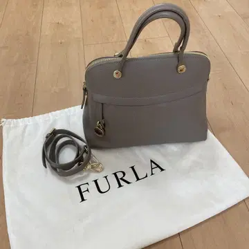 거의 새 상품! FURLA 핸드백 파이퍼