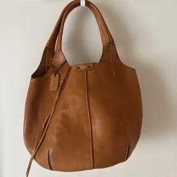 HERZ 공 모양의 부드러운 숄더 토트 카멜
