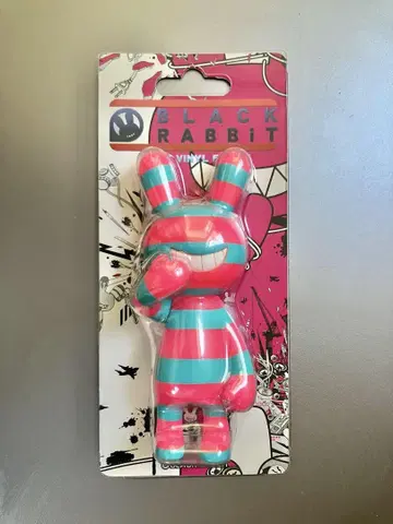 BLACK RABBiT 스탠딩 ver 보더 블랙 토끼