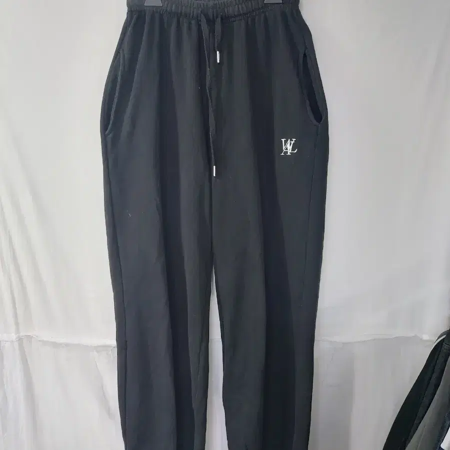 [WOOALONG]★ Signature jogger pants Signature jogger pants(시그니처 조거 팬츠)