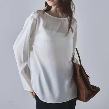 컨디션 최상 드로잉넘버즈 24 SS 새틴 보트 블라우스 M 화이트