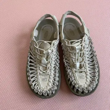 Keen 샌들