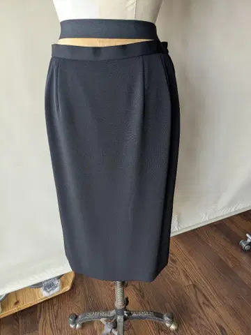 블랙 무릎 기장 타이트 스커트