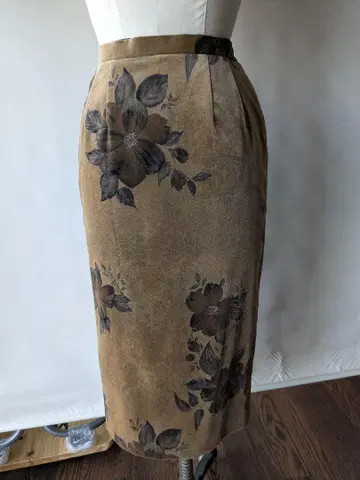 브라운 꽃무늬 타이트 스커트