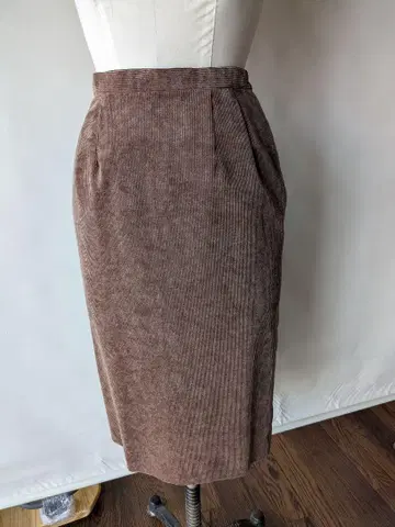 브라운 코듀로이 타이트 스커트 무릎 기장