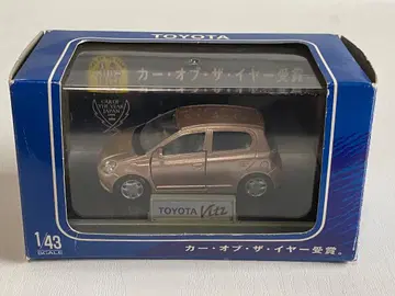 도요타 비츠 1/43 스케일 모델