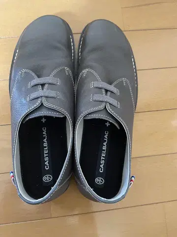 까스텔바작 경량 가죽 스니커즈 25cm