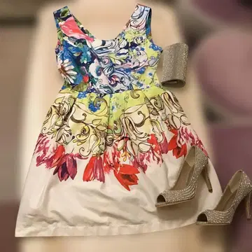 RINASCIMENTO 리나시멘토 MADE IN ITALY 원피스
