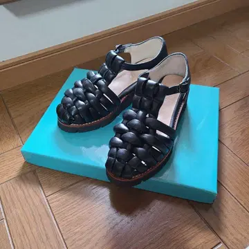 블랙 땋기 디자인 샌들