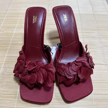 ZARA 빨간색 플라워 장식 뮬 힐 10cm