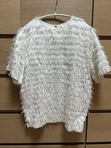 깃털 티셔츠 기프소히라