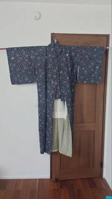국화 꽃무늬 코몬 기모노
