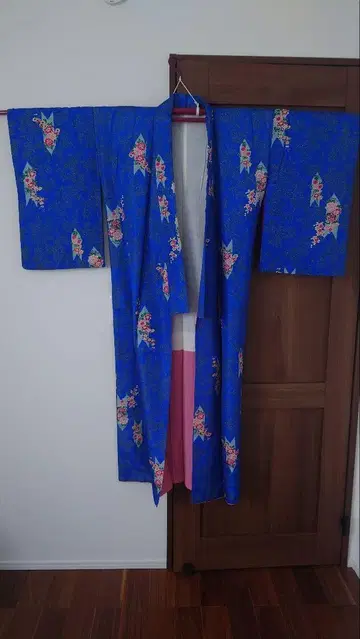파란 꽃무늬 코몬 기모노