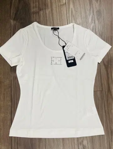 에스카다 새상품 티셔츠