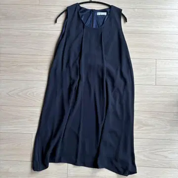 새상품급 BARNEYS NEWYORK 슬리브리스 원피스 네이비