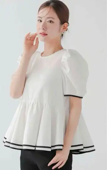택 포함 새상품 2단 프릴 백리본 파이핑 상의 fitmore