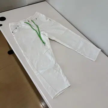 화이트 데님 팬츠 슬림핏