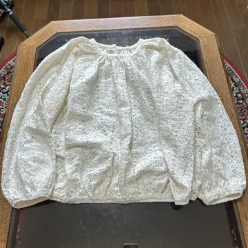 허그아워 레이스 블라우스