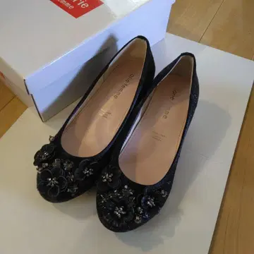 새상품급 플랫슈즈 꽃 장식 포함 23cm