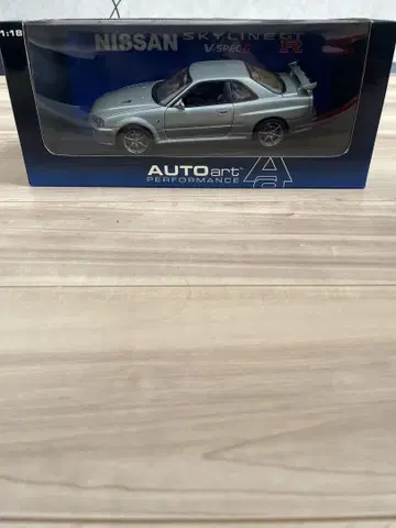 닛산 스카이라인 GT-R34 V-Spec2 1/18